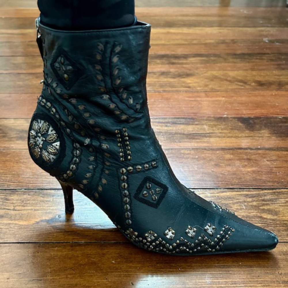 Oscar de la Renta Embellished boots